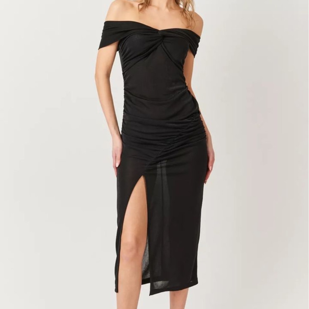 NWT Amy Lynn Audrey Off Shoulder Ruched Slit Midi Dress Black Size Large